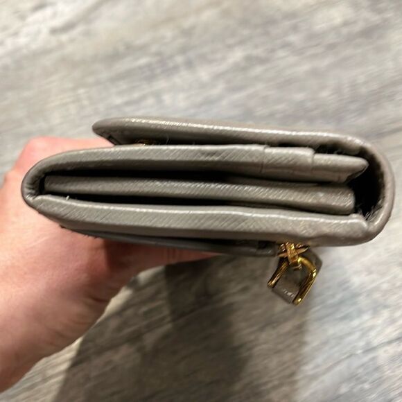 Authenticated Prada Beige Saffiano Lux Wallet ($1,100) 🌟professionally cleaned 🌟 - Picture 7 of 17